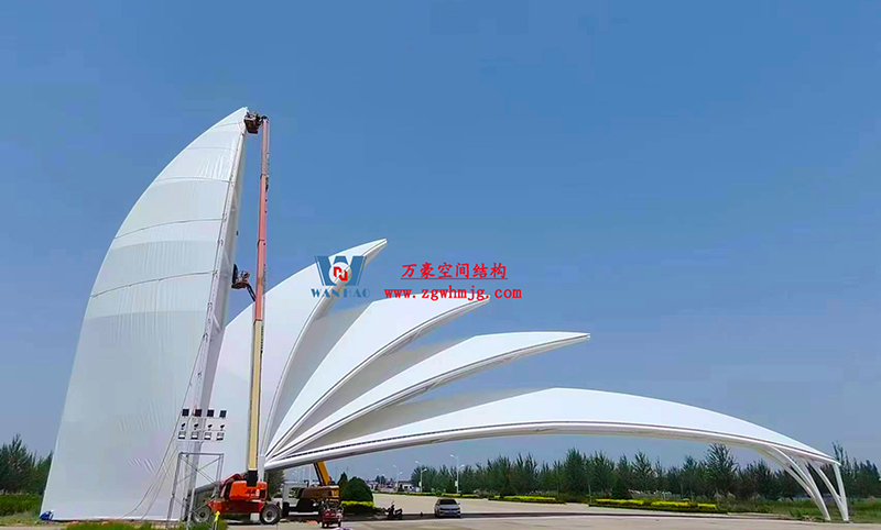 陜西定邊馬蓮灘沙漠公園鋼膜結(jié)構(gòu)工程“奮力快跑”，工程“進(jìn)度條”刷新了!