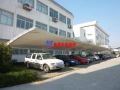 膜結(jié)構(gòu)車棚膜材加工時需要注意什么？膜結(jié)構(gòu)車棚篷布裁剪時要點分析