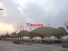 膜結(jié)構(gòu)膜面怎么二次張拉？張拉膜膜面二次張拉的方法是什么？