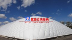 充氣膜結(jié)構(gòu)建筑的特點(diǎn)優(yōu)勢(shì)有哪些？充氣膜結(jié)構(gòu)建筑一般應(yīng)用在哪些領(lǐng)域？
