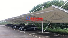 張拉膜車棚造價和哪些因素有關(guān)？降低張拉膜車棚造價的方法有哪些？