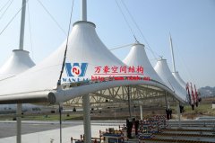 怎樣判斷膜結(jié)構(gòu)施工質(zhì)量的好壞？張拉膜結(jié)構(gòu)施工質(zhì)量判斷方法有哪些？